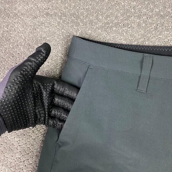 Vuori Aim Shorts Men's 36 Gray Lightweight Outdoor Golf Hiking Performance - Picture 2 of 12